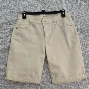 Old Navy Cream Bermudas Classic Style